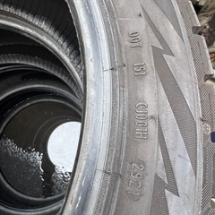 ピレリ225/45R17スタッドレスタイヤ4本の画像