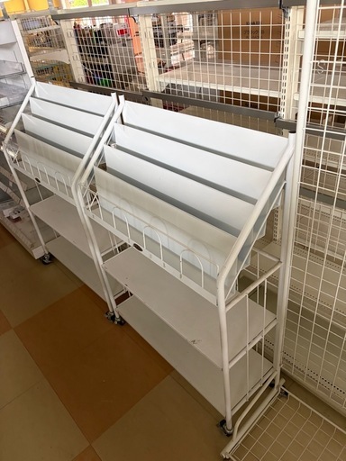 マガジンラック　什器　スチール製　業務用　店舗用品　ディスプレイ　陳列棚