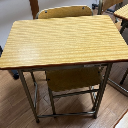 学校等の学習机　椅子セット