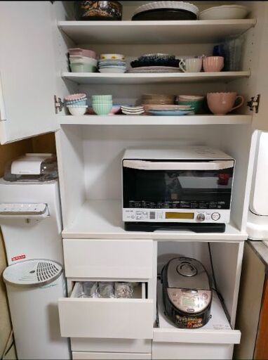 5/12までの限定出品　白の食器棚