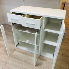 食器棚の画像