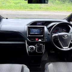 トヨタ ヴォクシー 人気の7人乗り❗️4WD❗️の画像