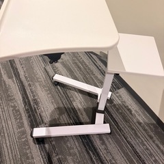パソコンデスクの画像