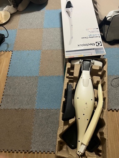 ヒーター、掃除機、白いミラ
