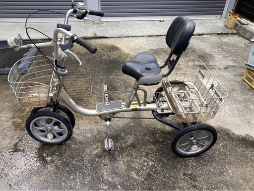 【売ります】三輪車(シルバー) 大阪府 シルバー三輪車 前後バスケット付き - メルカリ