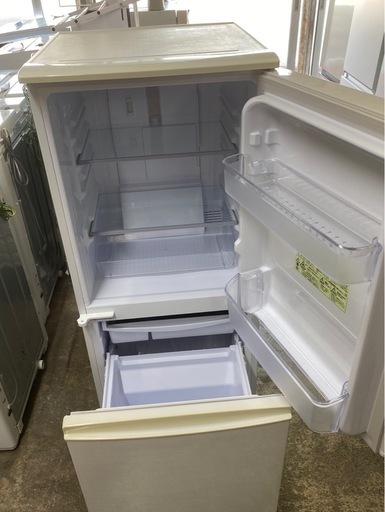 アース万代店 2019年製☆SHARP 137L「つけかえどっちもドア」LED照明 