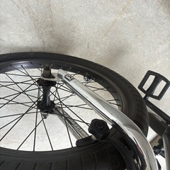 まだ新しいキンクBMXの画像