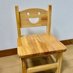 子供用 木製椅子 ニコちゃんマークの画像