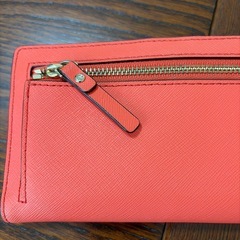 Kate spade の長財布の画像