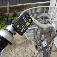 ブリジストン // バッテリー充電器付  タイヤチューブ綺麗です。//  引き取り限定です。  前バスケット付きで便利。の画像