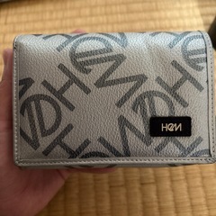HeMの二つ折り財布(シルバー)の画像
