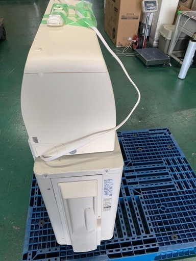 ダイキンルームエアコン　AN56YAP-W 2021年製
