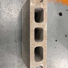 コンクリートブロック3つの画像