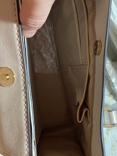 GUESS バック