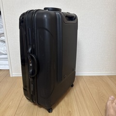 4-5泊用黒色ハードキャリーケースの画像
