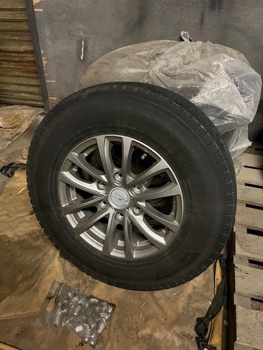 ハイエース　スタッドレスホイール付き