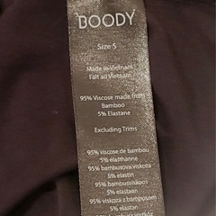 送料無料　2026.4月購入　BOODY　VネックTシャツの画像