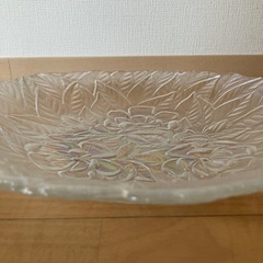 佐々木硝子 オーロラ加工 浦陽刻 花柄 ガラス大皿 33cmの画像