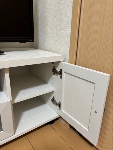 32インチ液晶テレビ　　　ラック、ブルーレイレコーダー、
 付き