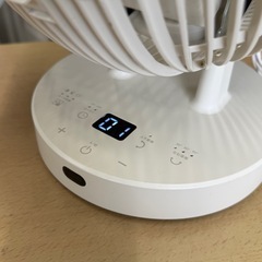 ⑤【超美品‼️】定価10,978円♪ クワッズ 2024年製 24畳用 衣類乾燥3DDCサーキュレーター 静音DCモーター 扇風機の代わりにも アイボリー♪の画像