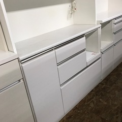 ジャングルジャングル貝塚店　ニトリ　レンジボード　白　ホワイト　2枚扉　スライド　引き出し　3段　スライドテーブル　コンセント　コード　高さ調節　シンプル　キッチン収納　中古　貝塚市　二色浜の画像