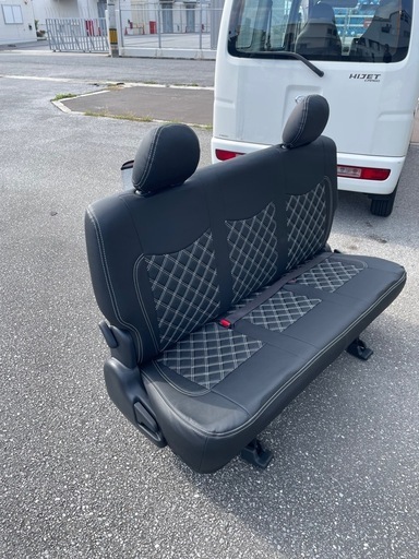 200系ハイエースセカンドシート