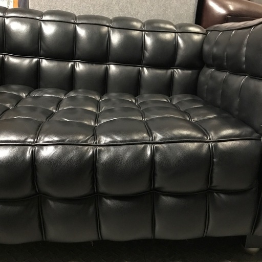 ジャングルジャングル貝塚店　ソファ　2人用　2人掛け　皮生地　黒　ブラック　シンプル　オシャレ　インテリア　家具　中古　貝塚市　二色浜