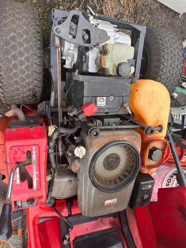 Honda 3013の赤い乗用芝刈り機