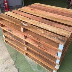木製パレット 1100×1100 MAX13枚 200円/1枚の画像