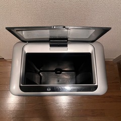 センサーゴミ箱の画像
