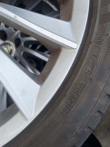 225/40r18ホイルとタイヤ