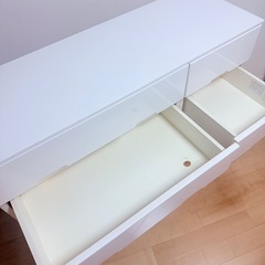 【23区内お届け可能】ニトリの衣装ケース、キャビネット　ホワイト　4段引き出し 収納の画像