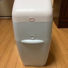 アップリカ　ベビー　おむつゴミ箱の画像