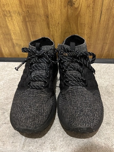 Under Armour HOVR ブラック スニーカー