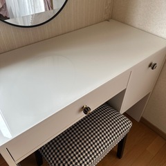 中古 化粧台　ドレッサー　三点セット　新品と近くの画像