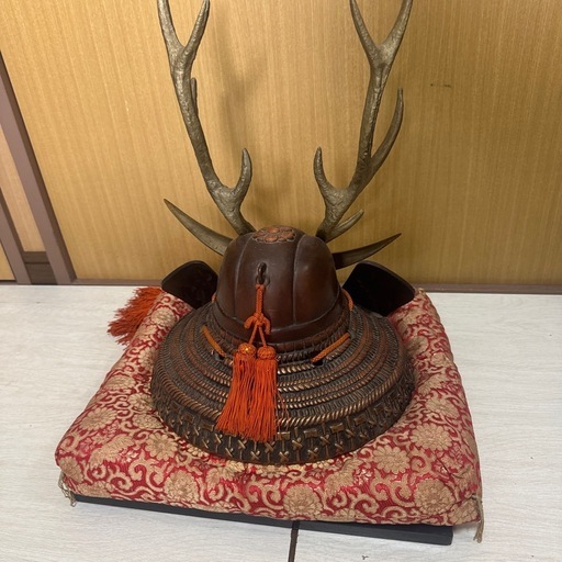 鉄製の兜（重厚感）