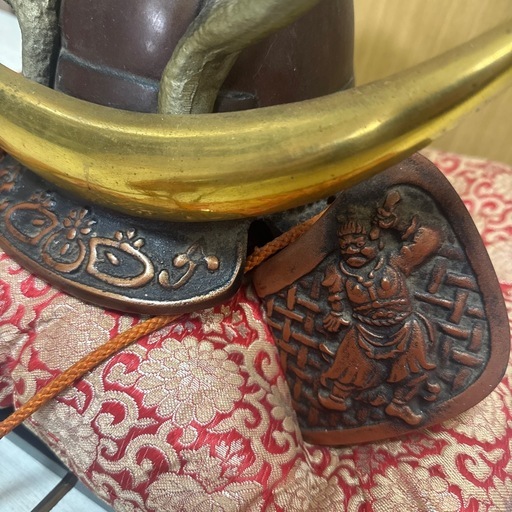 鉄製の兜（重厚感）