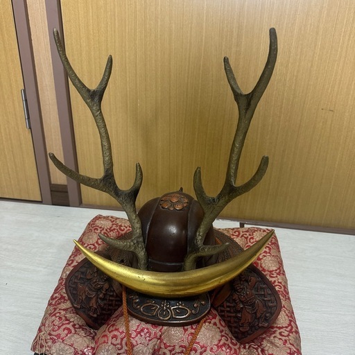 鉄製の兜（重厚感）