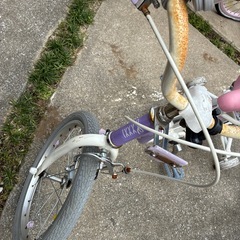 子ども用自転車補助輪付きの画像