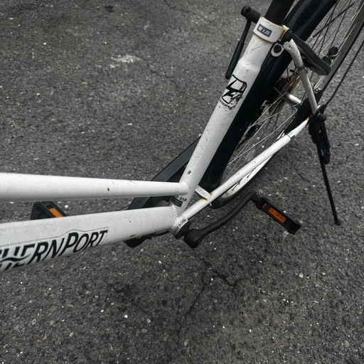 放【格安自転車販売】【SOUTHERNPORT】自転車 27インチ  ホワイト×ブラック