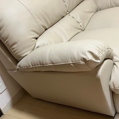 ニトリ　ソファ　2人掛け　合皮　
ベージュの画像