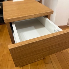 サイドテーブルの画像