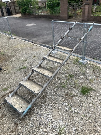 足場　
仮設階段　