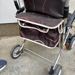 歩行補助シルバーカーシニアカーの画像