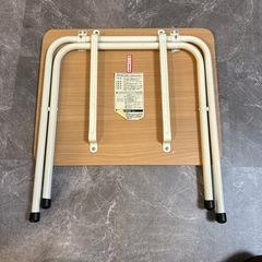 折りたたみデスクの画像