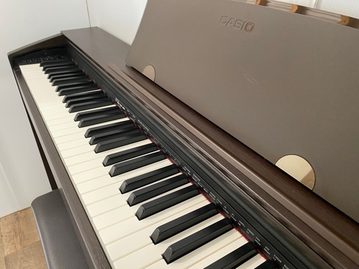 スリムで人気の電子ピアノ。CASIO  L.