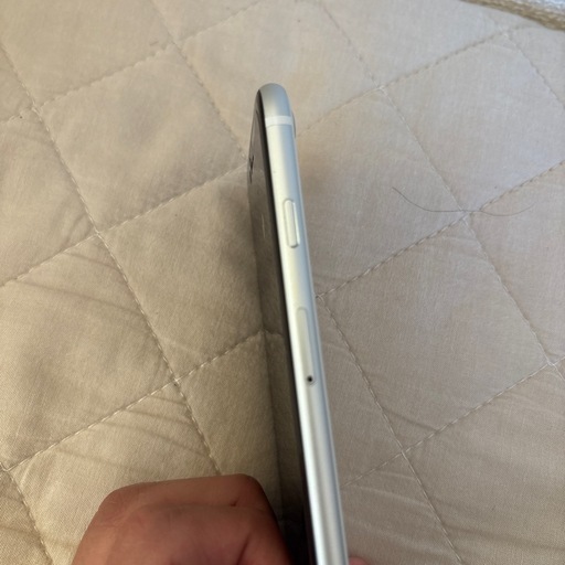 早い者勝ち「【極美品】iPhone SE 第2世代 64GB（SIMフリー）傷なし」