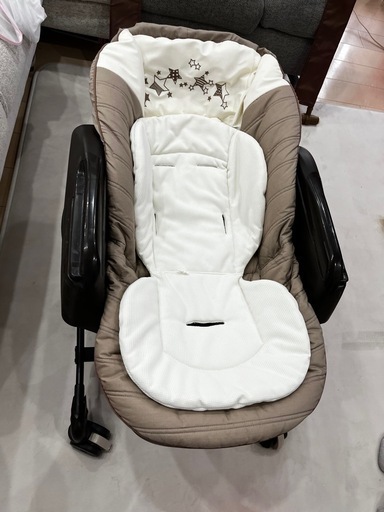 電動　combi ハイローチェア　バウンサー　ユラリア　ネムリラ