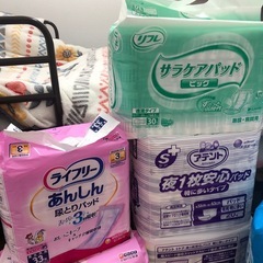 大量介護用品大人用おむつの画像