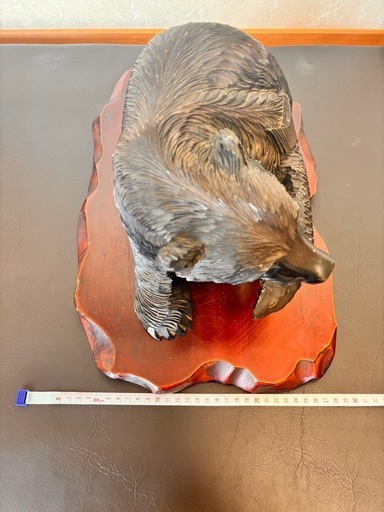 【木彫り熊】鮭咥え 北海道民芸品  作者刻印（玉土三）北海道 木彫り熊 鮭くわえ熊 作者刻印あり 台座付き 